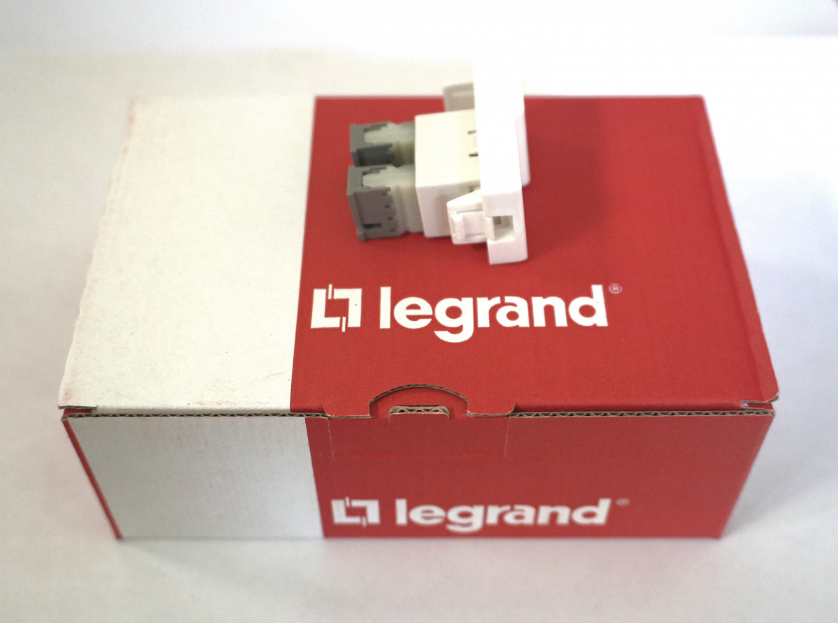 Розетка компьютерная RJ-45 8Р8С одномодульная категории 5е, М45 Legrand Розетка компьютерная RJ-45 8Р8С одномодульная категории 5е, М45 Legrand
